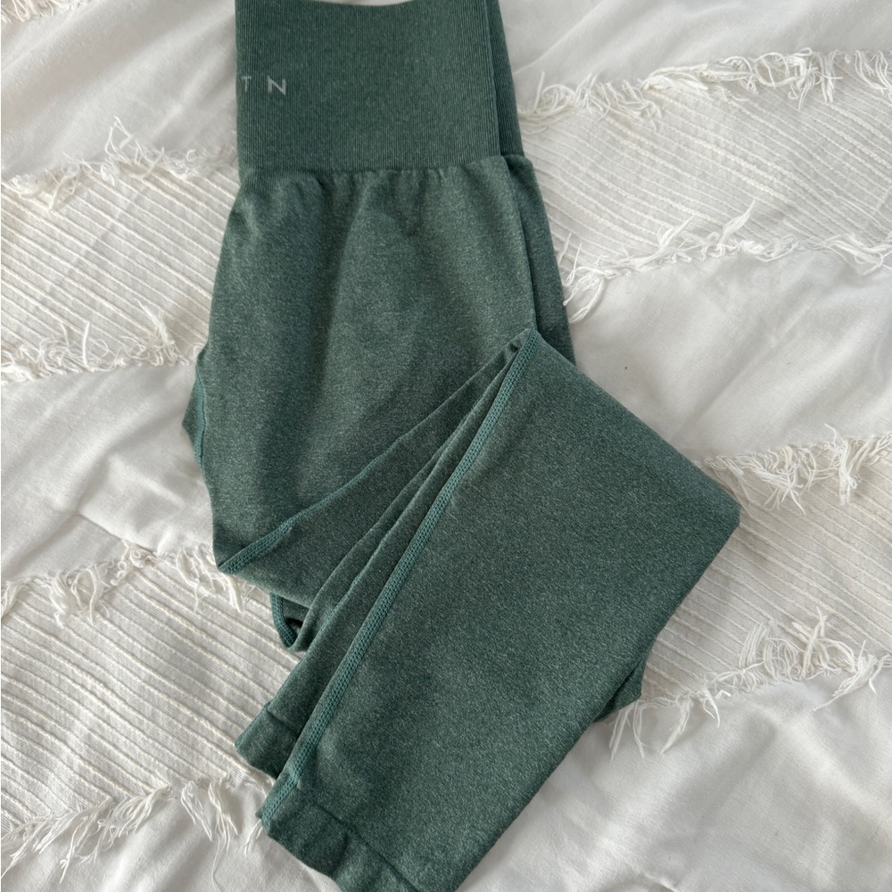 NVGT LEGGINGS FOREST GREEN SEAMLES